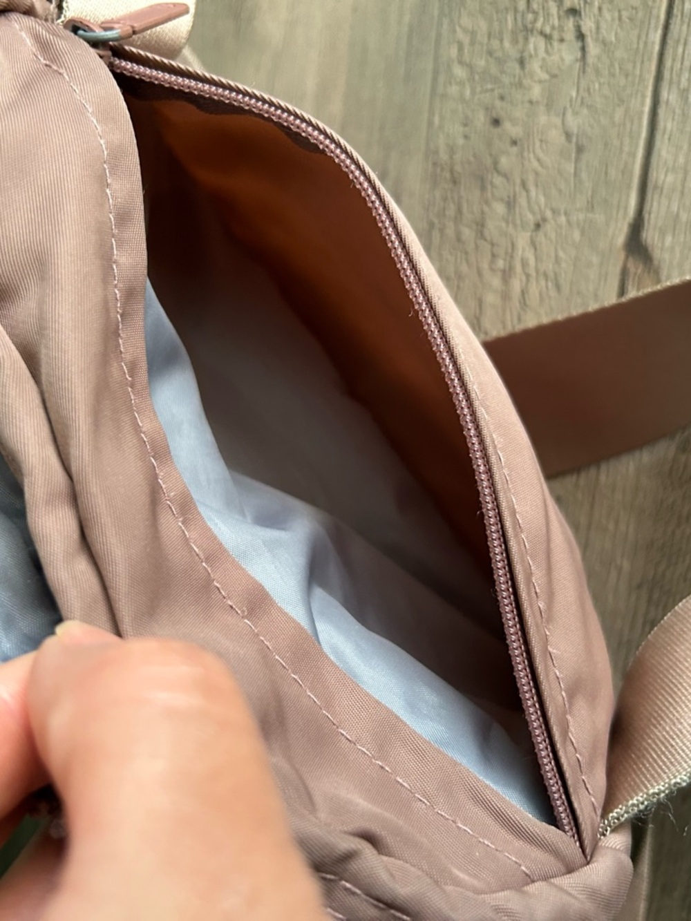 Compact Mauve Crossbody Bag - Lightweight Everyday Shoulder Bag - Picture 4 of 4